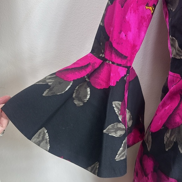 (T2) Trina Turk Pink Sheath Dress with Bell Sleeves, size 0 - Picture 3 of 16
